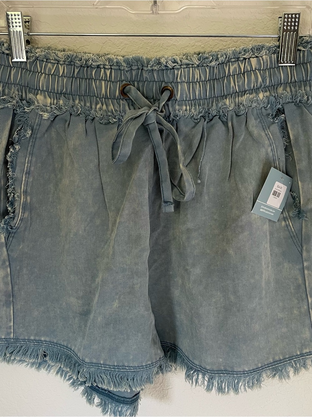Zenana Washed Blue Drawstring Frayed Hem Women's Shorts, Size Medium